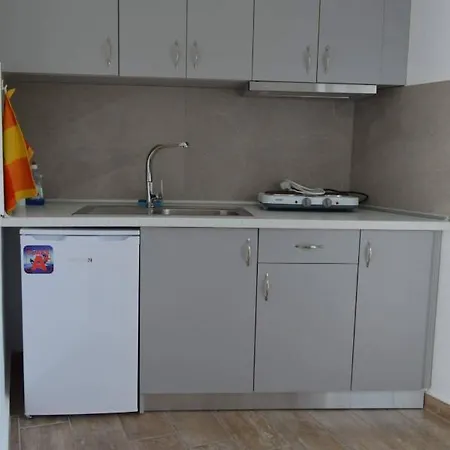Gefyraki House