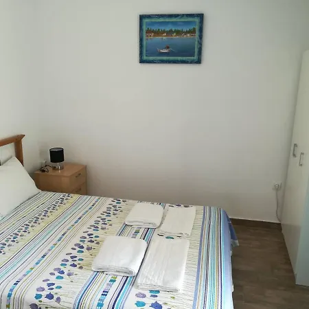 Апартаменты Gefyraki House *