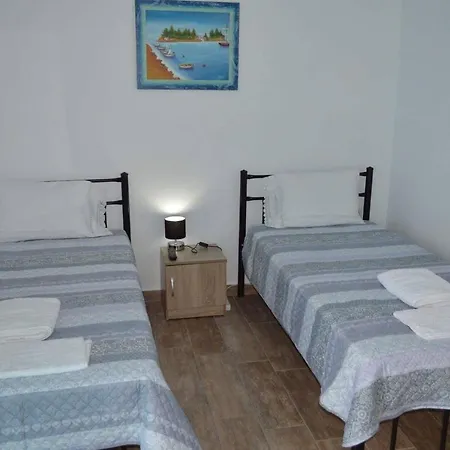 Апартаменты Gefyraki House *